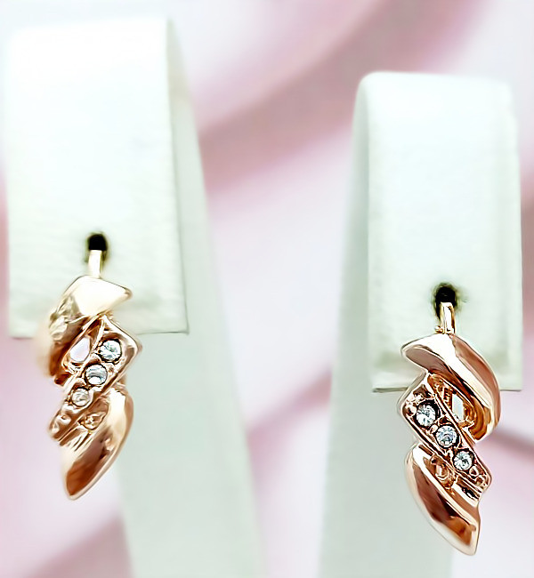 Сережки булатні з фіанітами.(англійська застібка) Висота сережки 1,8 см ширина 16 мм.