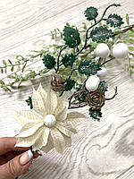Новогодний декор. Бутоньерка новогодняя с пуансеттией и шишками ( молочная 30 см )