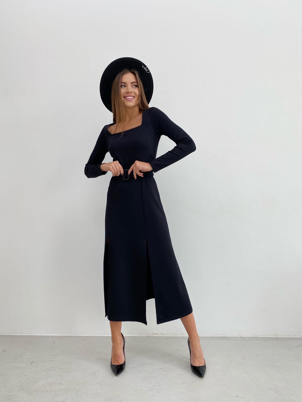 Сукню нижче колін трикотаж