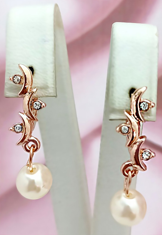 Сережки булатні з фіанітами (англійська застібка) Довжина сережки 3,5 см Ширина 8 мм