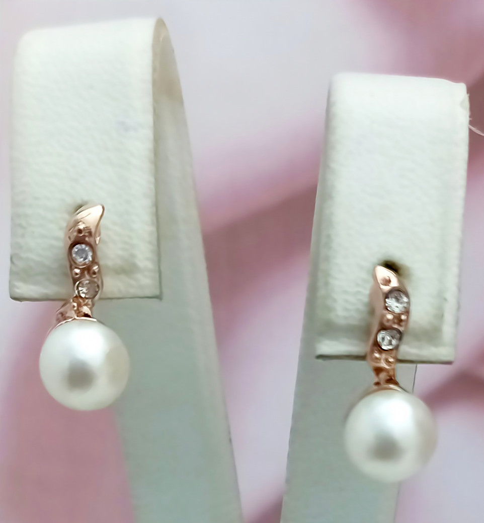 Сережки гвоздики булатні з фіанітами і перлами Довжина сережки 2,5 см Ширина 13 мм.