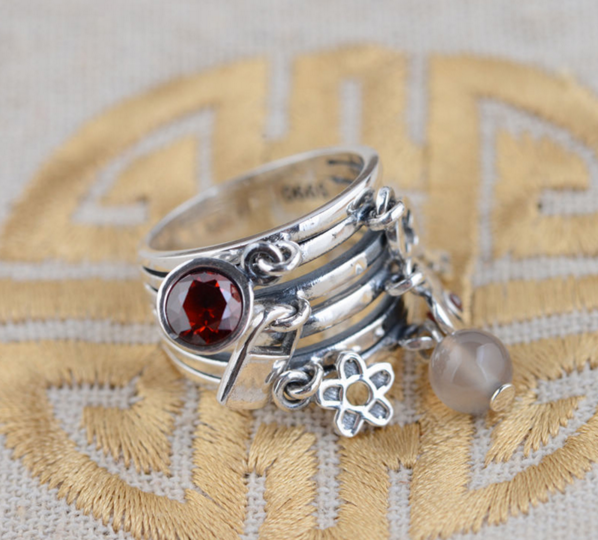 Широкое серебряное женское кольцо с подвесками - фото 3 - id-p236780561