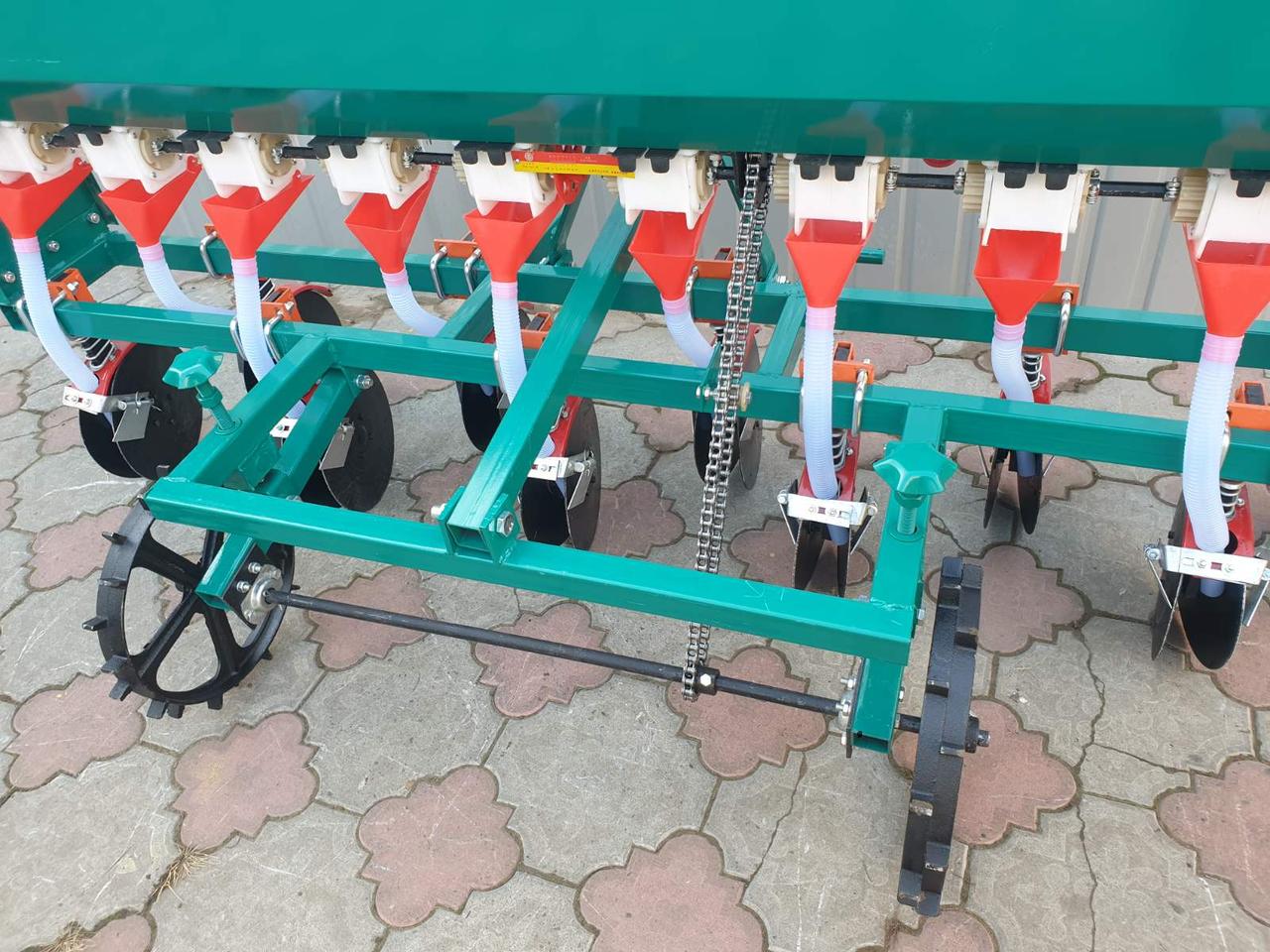 Сіялка зернова дискова на 10 рядів трактор на 3 т., сошник 260 мм на пружинному механізмі