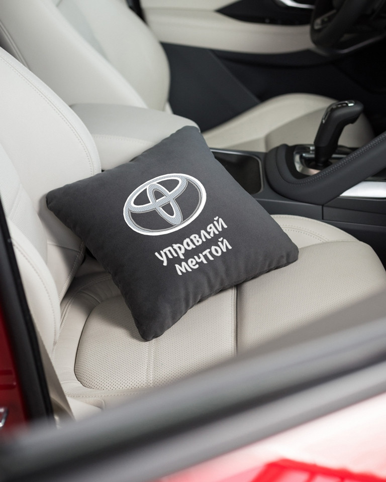 Автомобільна Подушка "Toyota - керуй мрією" флок, фото 1