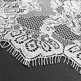 Ажурне французьке мереживо шантильї (з війками) білого кольору шириною 27 см, довжина купона 3,15 м., фото 4