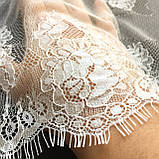Ажурне французьке мереживо шантильї (з війками) білого кольору шириною 27 см, довжина купона 3,15 м., фото 6