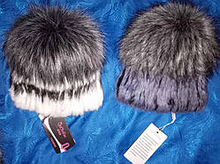 Сіра жіноча шапка з натурального хутра кролика Рекс із помпоном лисиці колір 3. Різні кольори