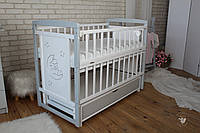 Кровать детская Baby Comfort TEDDY бело-серая с ящиком и маятником