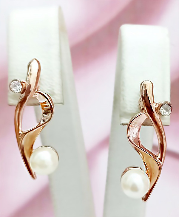 Сережки гвоздики булатні з фіанітами і перлами Довжина сережки 2,5 см Ширина 13 мм.