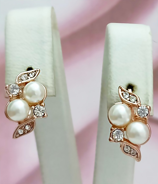 Сережки булатні з фіанітами (англійська застібка) Довжина сережки 3,5 см Ширина 8 мм