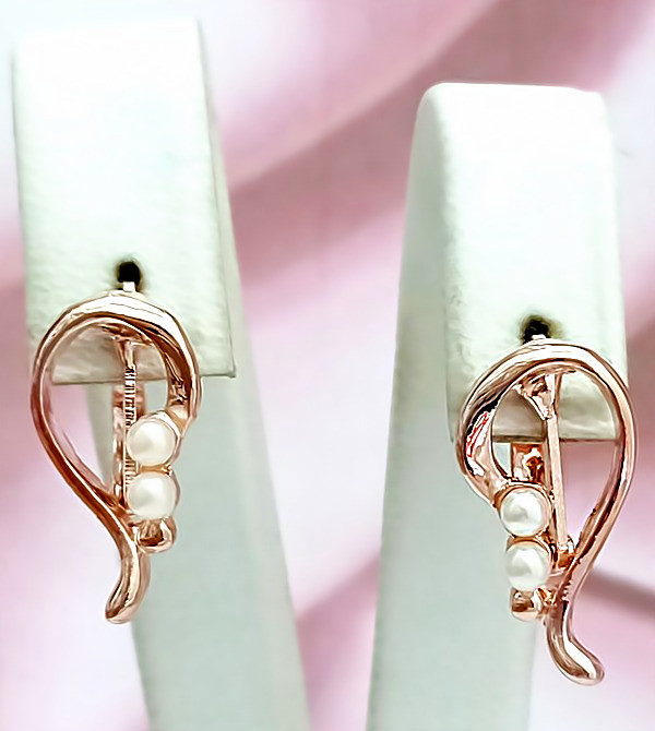 Сережки булатні з фіанітами (англійська застібка) Довжина сережки 3,5 см Ширина 8 мм