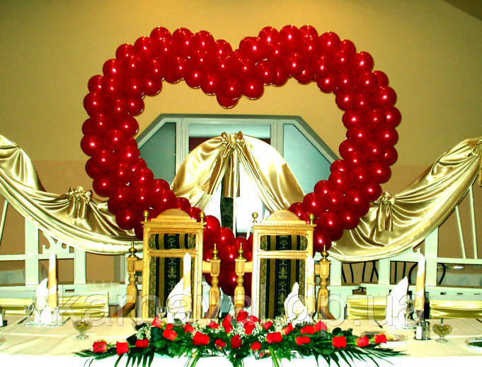 Весільні серця з повітряних та гелієвих кульок