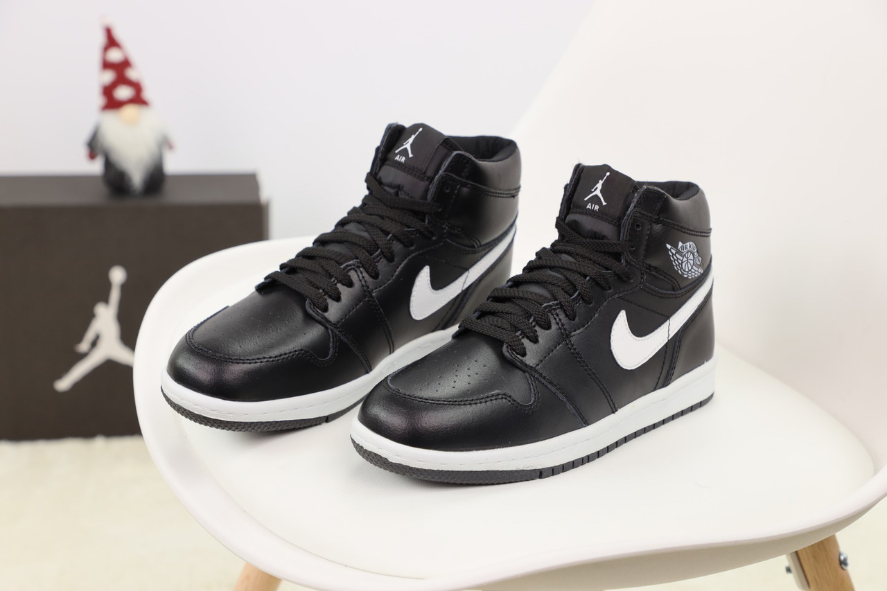 Жіночі зимові чорні кросівки Nike Air Jordan 1, фото 1