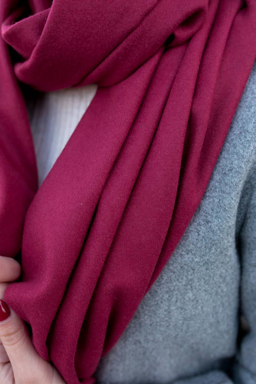Палантин женский с бахромой кашемировый однотонный качественный красивый стильный бордового цвета - фото 4 - id-p1516585030