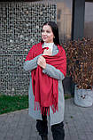 Однотонний кашеміровий палантин жіночий теплий з бахромою якісний гарний стильний червоного кольору, фото 4