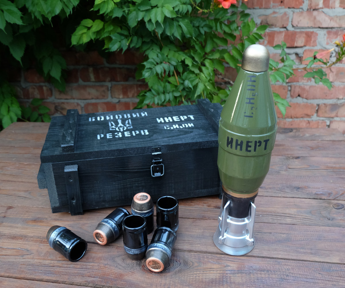 Подарунок чоловіку: набір для алкоголю "Бойовий Резерв Инерт" РПГ-26 та 6 чарок в дерев'яному ящику