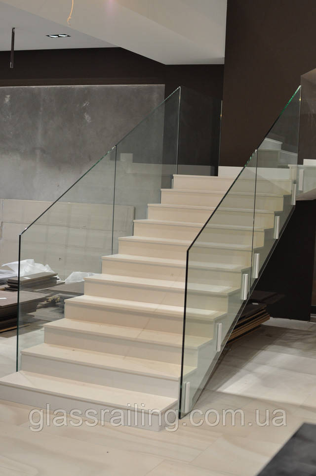 Огородження сходів з скла