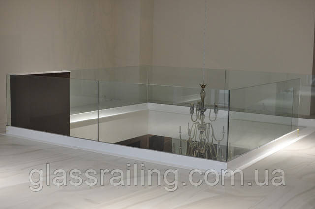 Огорожа атріуму зі скла