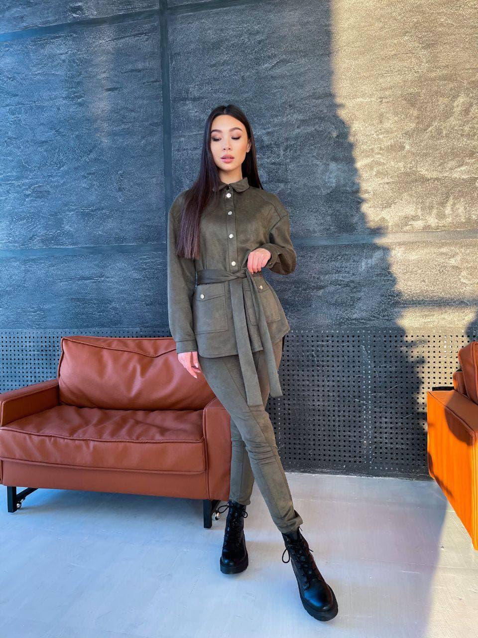 Костюм замшевий лосини висока талія й піджак із кишенями та поясом, фото 1