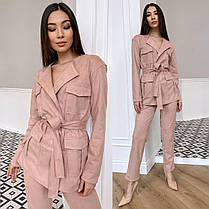 Костюм замшевий штани висока талія й піджак із кишенями та поясом, фото 4