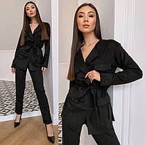 Костюм замшевий штани висока талія й піджак із кишенями та поясом, фото 5