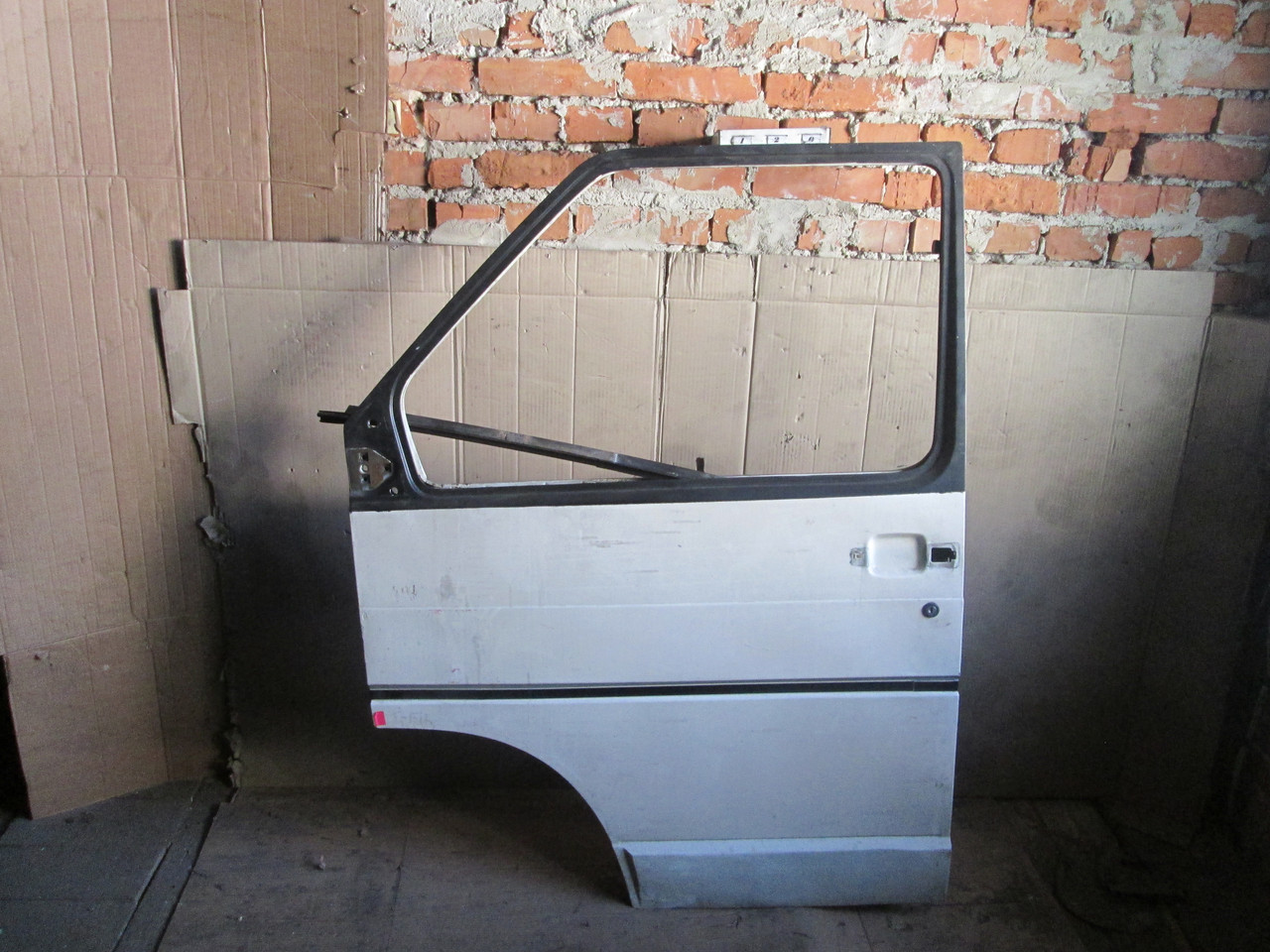 No120 Б/у Двері передня ліва для Renault Trafic 1981-2001