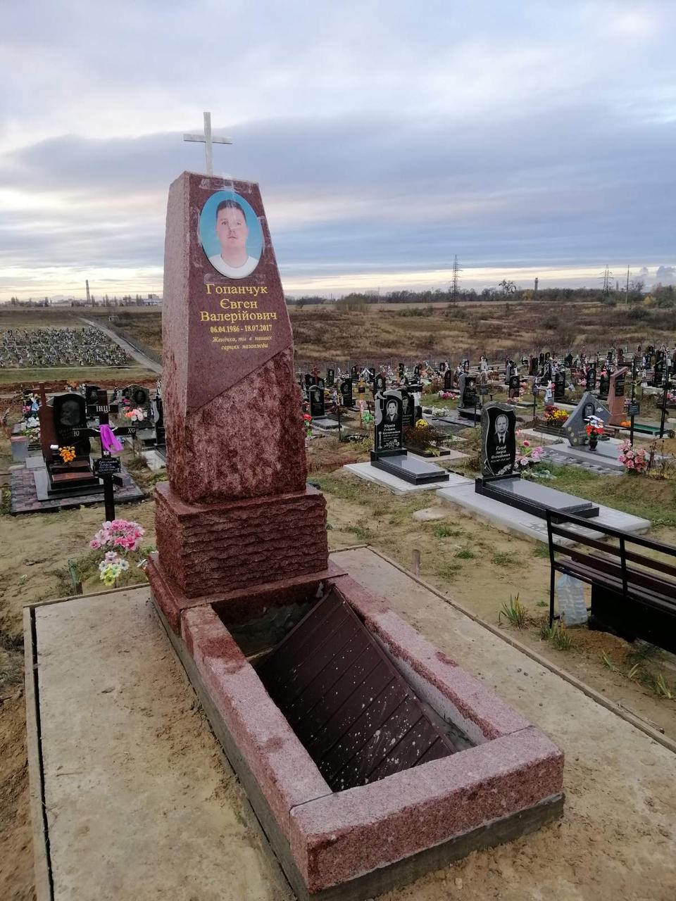 Пам'ятник граніту на могилу портрет кераміки 800*2250