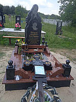 Памятник с божьей матерью на могилу из гранита Благодать 1500*2000