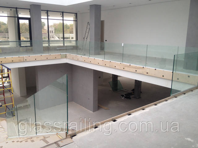 Стеклянное ограждение лестницы и атриума. Новости компании «GlassRailing»
