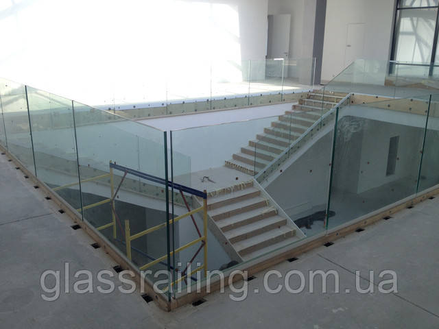 Стеклянное ограждение лестницы и атриума. Новости компании «GlassRailing»