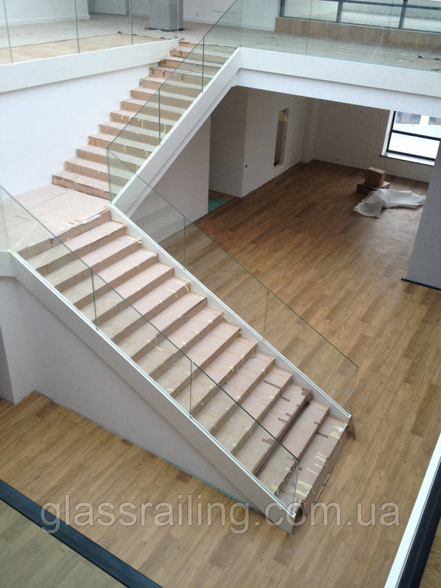 Стеклянное ограждение лестницы и атриума. Новости компании «GlassRailing»