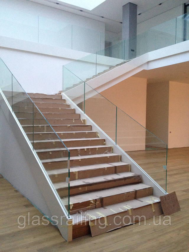 Стеклянное ограждение лестницы и атриума. Новости компании «GlassRailing»