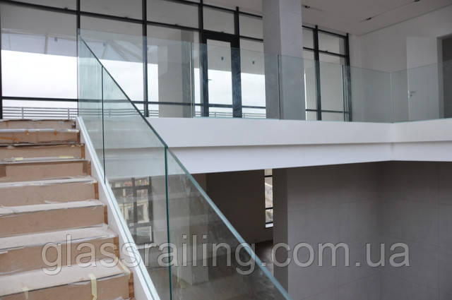 Стеклянное ограждение лестницы и атриума. Новости компании «GlassRailing»