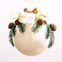 Новорічний декор, велика куля білого кольору (з біло-золотистим бантом та незабарвленими шишками)