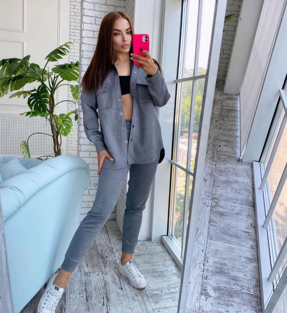 Стильний замшевий брючний костюм, фото 1