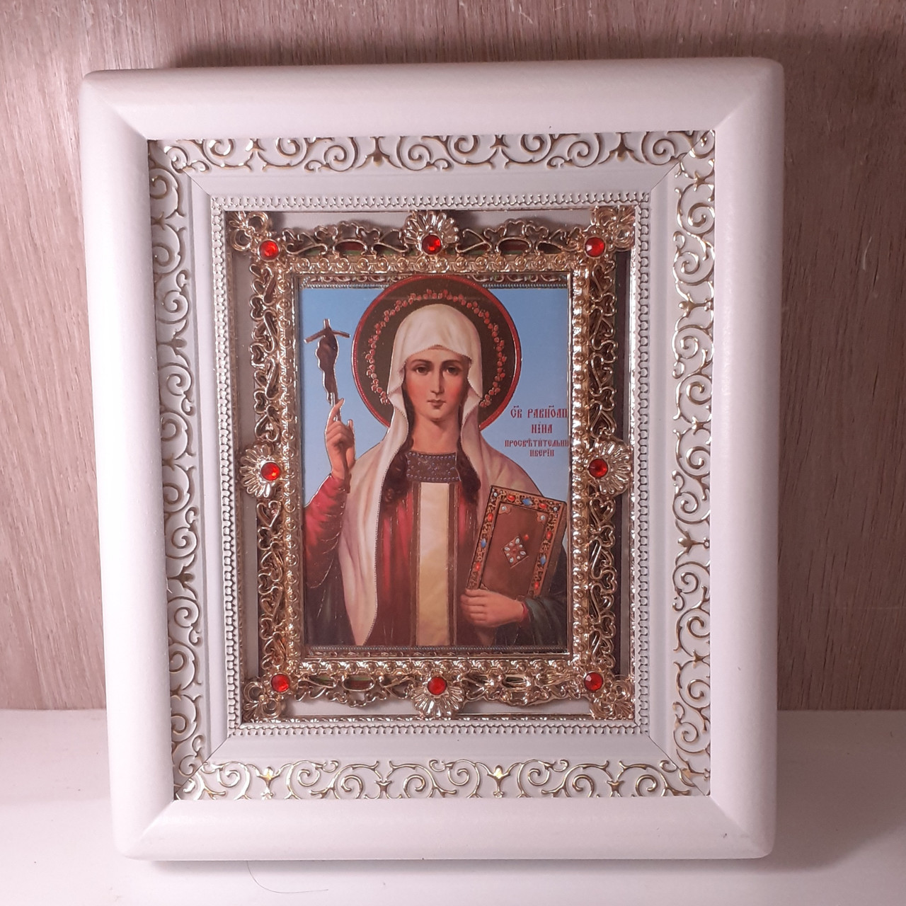 Ікона Ніна свята рівноапостольна, просвітителька Грузії, лик 10х12 см, у білому дерев'яному кіоті з камінням, фото 1