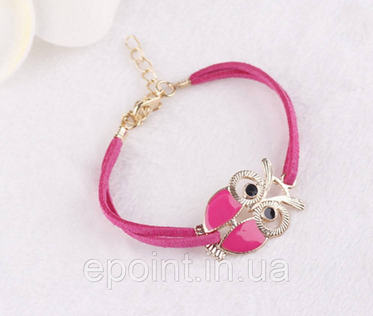 Браслет на шкіряному шнурку з фігуркою сови коралового кольору, застібка/ланцюжок золотистого кольору, фото 1