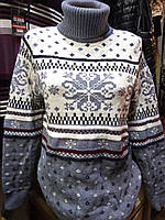 Зимовий жіночий новорічний светр з сніжинками