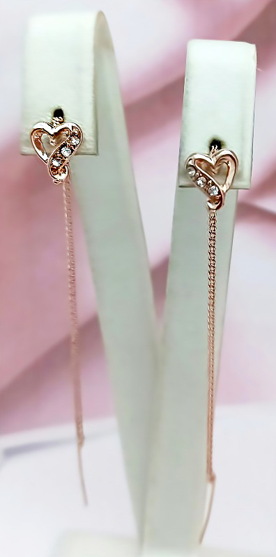 Сери протяжки бульут. Висота сережки 9.0 см завширшки 3 мм.