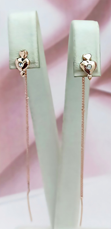 Сери протяжки бульут. Висота сережки 9.0 см завширшки 3 мм.