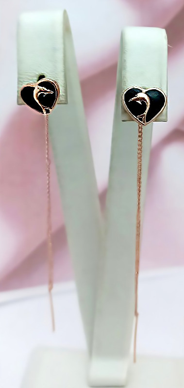 Сери протяжки бульут. Висота сережки 9.0 см завширшки 5 мм.