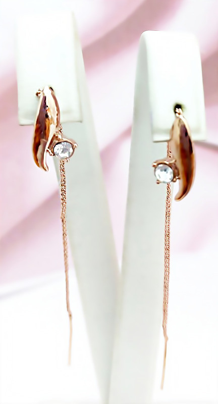 Сери протяжки бульут. Висота сережки 9.0 см завширшки 5 мм.