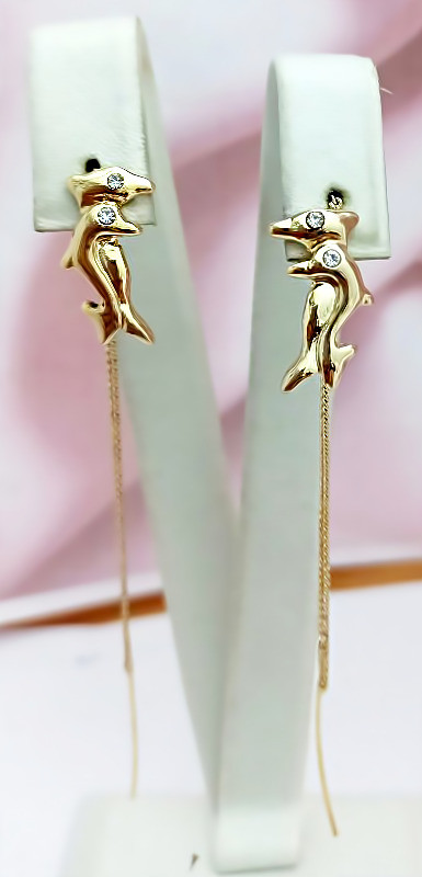 Сери протяжки бульут. Висота сережки 9.5 см завширшки 4 мм.