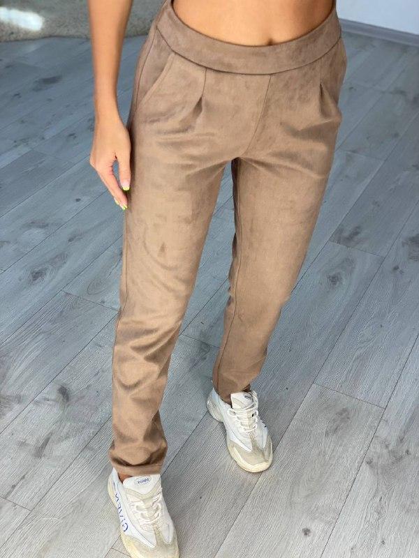 Жіночі замшеві штани в коричневому кольорі