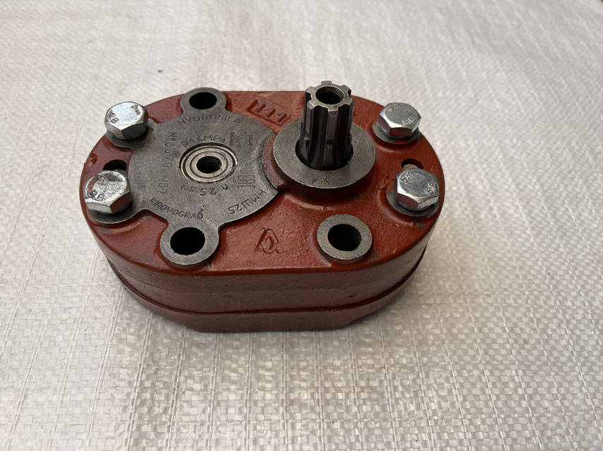 Насос НМШ-25 олійний шестереньчастий 151.37.032-1 коробки