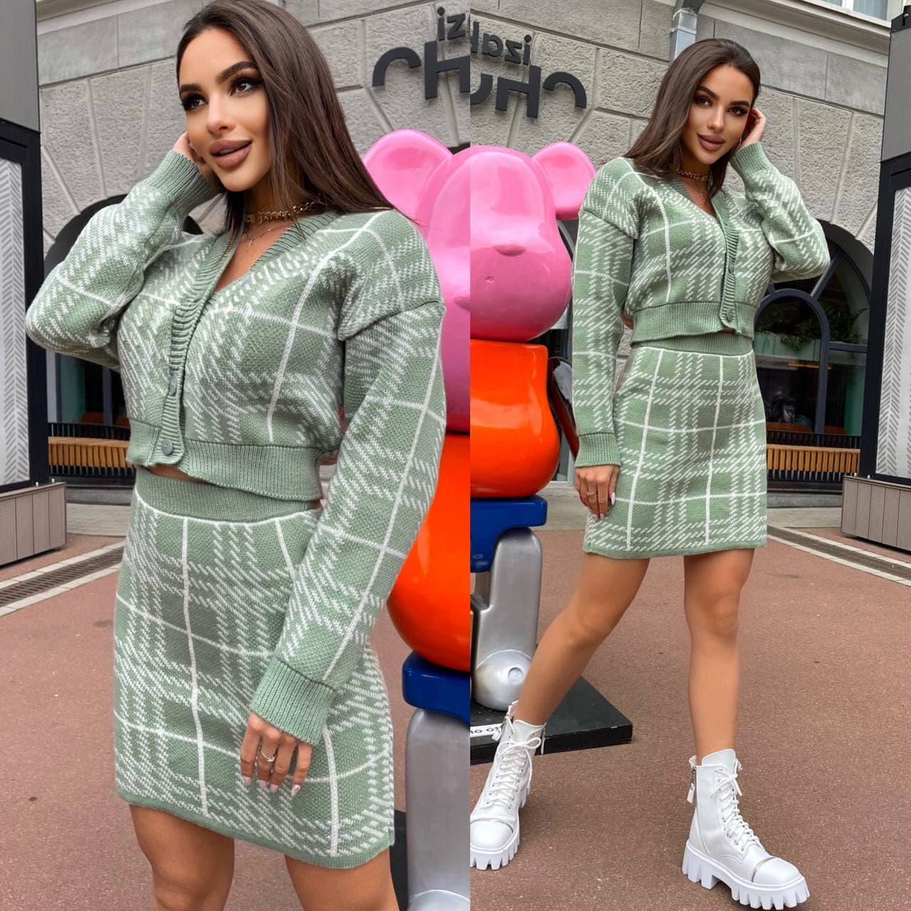 Костюм теплий в'язаний кофта на ґудзиках і спідниця міні в клітинку, фото 1