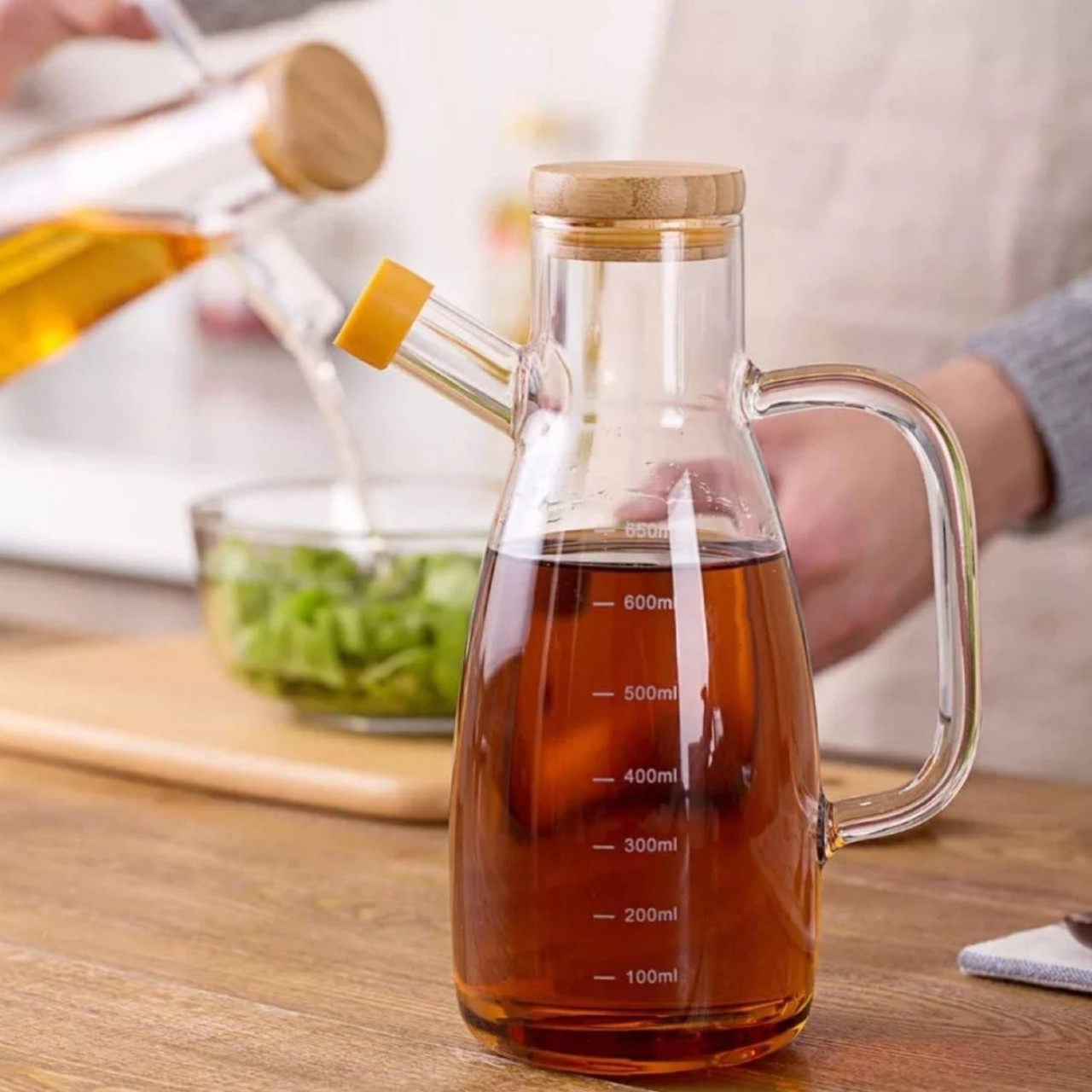 Скляний глечик з носиком для масла 650 мл з дерев'яною кришкою, фото 1