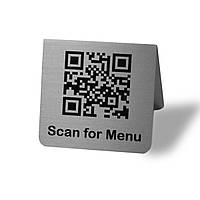 Металлическая табличка с куар qr кодом на стол в ресторане кафе в серебристом цвете