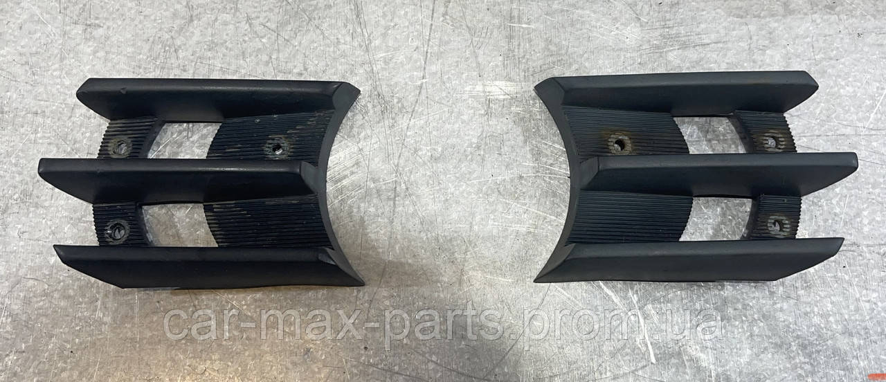 Решітка ПТФ Протитуманці в бампер Mitsubishi Pajero Sport 1 2000-2008, фото 1