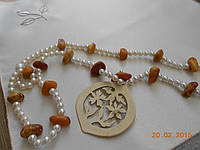 Охерелье из янтаря с медальоном из слоновой кости Индия